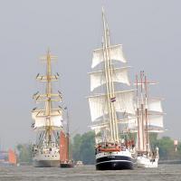 2200_7585 Einlaufparade mit Traditionsseglern zum Hafengeburtstag Hamburg. | 